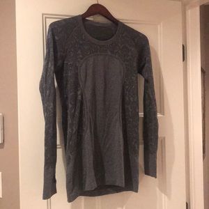 Lululemon grey shirt